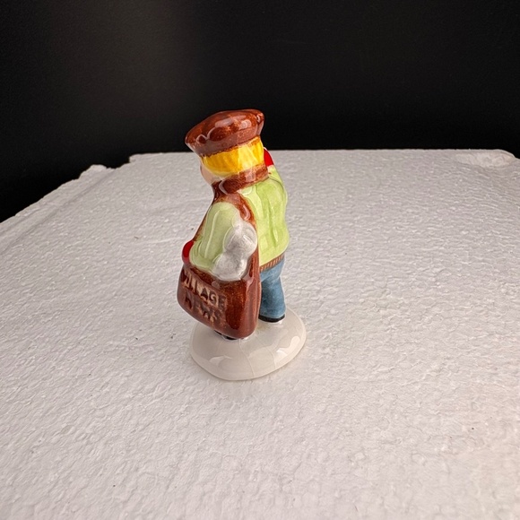 Department 56 Snow Village Girl & Apples, 2 Newsboys, Dog with House - 4 pieces - Picture 6 of 16